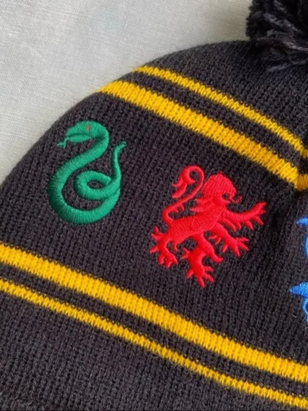NWT Bioworld Harry Potter Hogwarts houses varsity knit beanie & scarf set